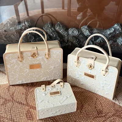 Wedding Engagement Fabric Art Handbag Gift Box Bridesmaids Empty Box for Candies Baby-Themed Guest-Gift Packaging Luxury Banquet