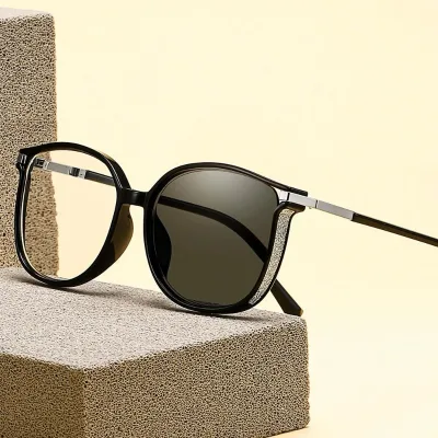 2025 New Wholesale Photogrey Anti Blue Light Reading Glasses Women Optical Frame Color Changing Women Glasses