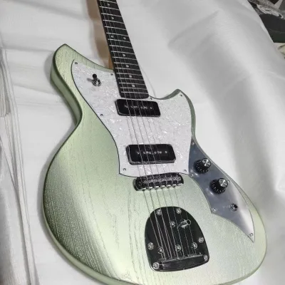 High-end Solid Rosewood Electric Guitar with Higloss Finish Three-level Switch Excellent Value for Beginners and Band Practice
