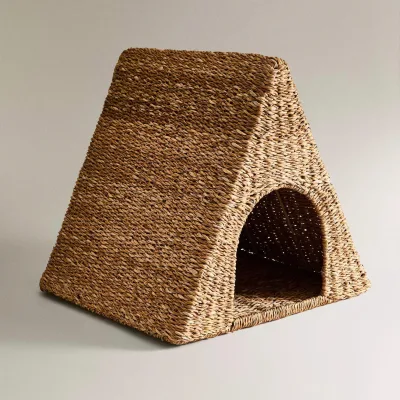Eye-Catching Woven Pyramid-Shaped Seagrass Pet House for Dog Cat Pet Cages & Houses for Sleeping and Playing