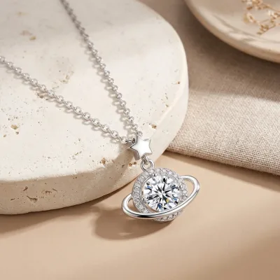 Valentine Day's Gift Girlfriend Lovely Fine Jewelry 925 Silver Romantic Plant Star Gra 1 Carat 1ct Moissanite Pendant Necklace