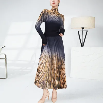 2025 Spring Women's Suits Leopard Print T-shirt and Pleated Skirt 2-piece Set Women Clothing Manufacturer Print on Demand