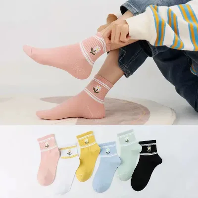 Small Daisy Striped Comfortable Soft Mid-Calf Socks Women'S Fresh Girly Style Socks Breathable All-Match Casual Socks