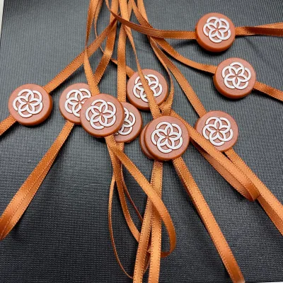 China Factory Clothing Tags Labels Cheap Clothing Hang String Lock Shoes Hanging Tag Lock Plastic Tag for Garment