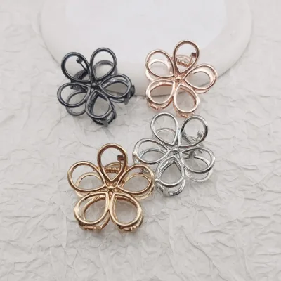 4cm Plum Blossom Geometric Metal Hair Claws Floral Hollow Jaw Clips Minimalist Hair Accessories for Women Daily Hairstyle Decor