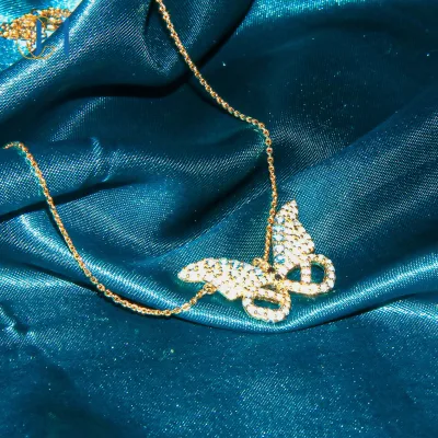 Vintage Style Crystal Butterfly Necklace Shiny Rhinestone Pendant for Party & Evening Accessories