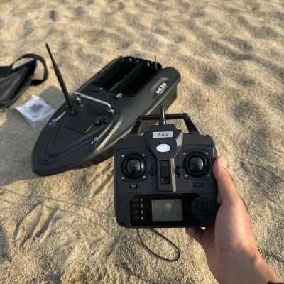 F70D Chinese fishing boat feeding device with GPS signal, distance of 500 meters, 12000mAh battery, high-speed motor