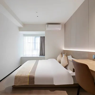 Luxury Modern Hotel Guest Room Bed with High Density Mattress Wood Frame Customizable Size & Color