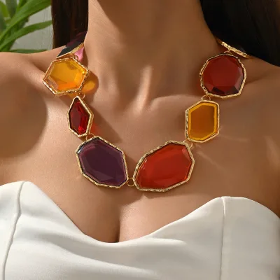 Unique Abstract Shape Resin Necklace, Bold Artistic Clear Acrylic Chain, Edgy Retro Statement Jewelry for Her