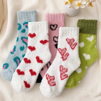 Women's Heart-Shaped Plush Socks Medium Tube Thickened Warm Korean Version Winter Women's Knotted Socks