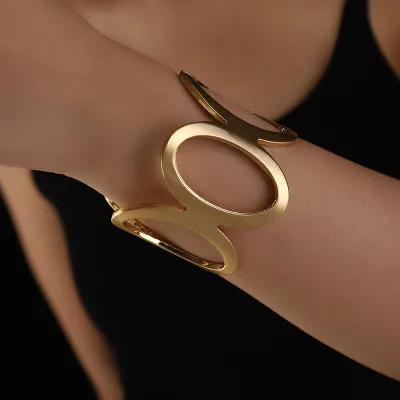 Women's Trendy Geometric Gold/Silver Plated Zinc Alloy Bracelet Oval Circular Hollow Metal Chunky Simple Oval Bangle for Women