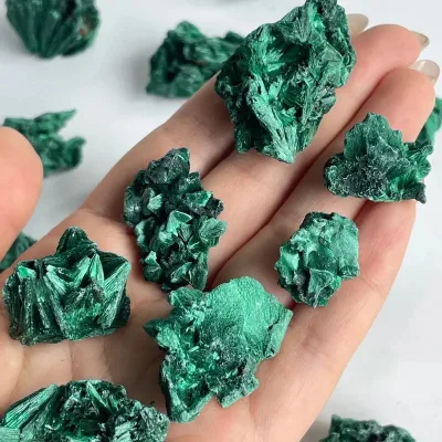 Hot-Selling Natural Semi-Precious Stone Crafts Raw Stone Stones Malachite Mineral Specimens Green Crystal