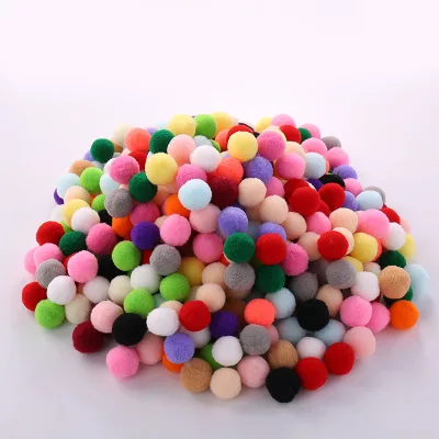 Colorful Small Key Pompom Makers Faux Fur Pom Poms White Floffy Pompom