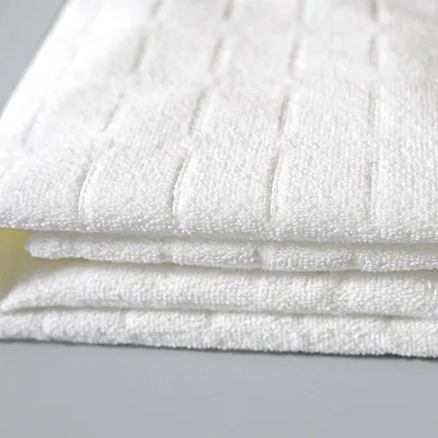 High Quality Embossed Disposable Microfiber Bath Towel Set Sustainable Polyester Solid Color for Ihram Hajj Umrah Adult Use