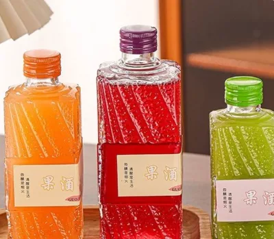 Square Embossed Glass Fruit Wine Bottle Clear Empty Juice Beverage Bottle Custom Label for Homemade Fruit Wine Drinksa