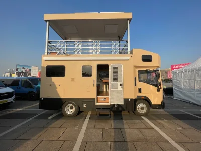 Two-floors Sinotruck Howo Automatic Transmission Mobile Home Truck with Beds+sofa+toilet+washing Machine+Fridge+Deck+kitchen