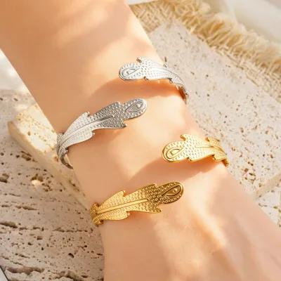 Wholesale 18k PVD Plated Embossed Feather Jewelry Stainless Steel 18K Gold & Silver Plated Feather Open Cuff Bracelet for Women