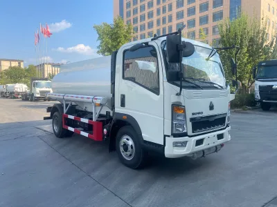 SINOTRUK Mini Tanker Mobile Fuel Oil Water Delivery 5000 Liters 10000L 20000L SINOTRUK HOWO 4X2 6X4 Fuel Oil tank Truck for Sale