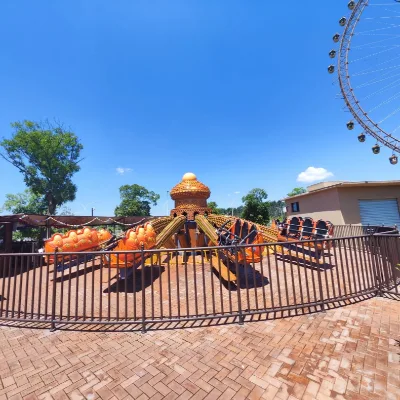 Factory Direct Custom Foldable Jump & Splash Ride Large Thrill Jumping Amusement Equipment for Carnival Theme Park