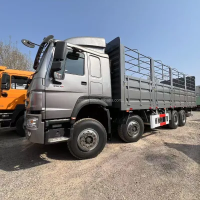 Comparable Prices HOWO Truck 400 L Aluminum Alloy Oil tank Cattle Livestock Transport Heavy Duty Box Cargo Truck in Stock