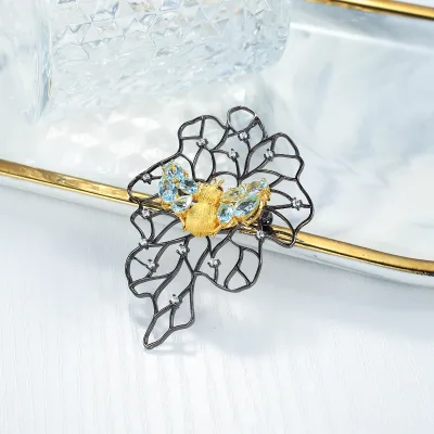 C8357 Abiding Black Gun Plated Gold Bees Natural Sky Blue Topaz Gemstone 925 Sterling Silver Pendant Necklace Brooch