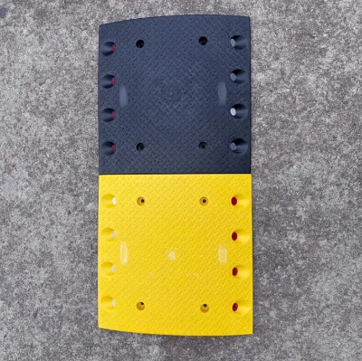 Heavy Duty 50Ton Load Rubber Speed Hump Anti-Slip Reflective Speed Bump For Residential Street Factory Entrance