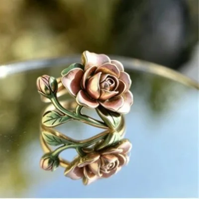 This is a sweet, cute, niche, high-end, and light luxury retro ring with a super fairy-like rose flower style