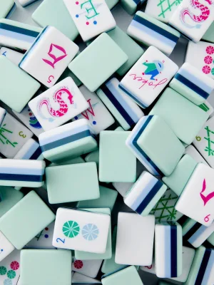 Luxury Light Green Malachite Acrylic Mahjong Set Laser Engraved 160 Pieces Indoor Entertainment Mahjong