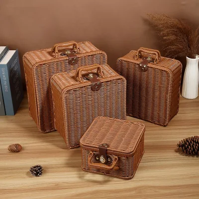 Hot Selling Multi-functional Make up Gift Empty Hand Woven Plastic Rattan Picnic Wicker Mesob Basket Lining Vintage Suitcase