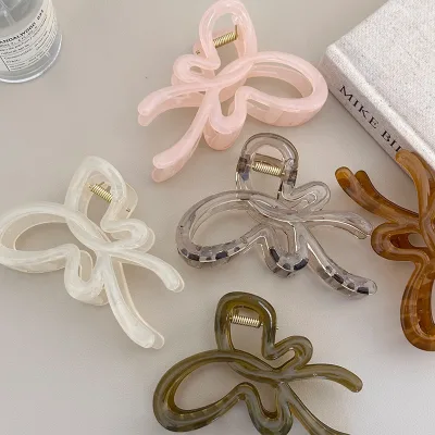 Sweet Cool Plastic Claw Clips Cute Hair Accessories Gradual Color Hollow Butterfly Claw Clips for Hair
