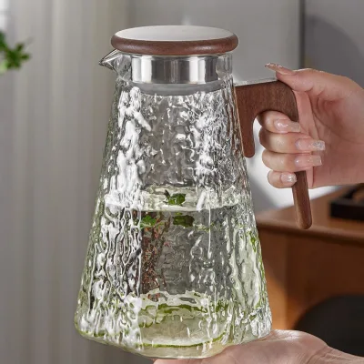 Large-capacity Household Cold Water Pitcher Made of Transparent High-borosilicate Glass, Featuring a Chinese-style Wooden Handle