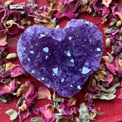 Natural Healing Stone Wholesale Best Quality Polished Engraved Crystal Quartz Crafts Amethyst Cluster Love Heart for Gifts