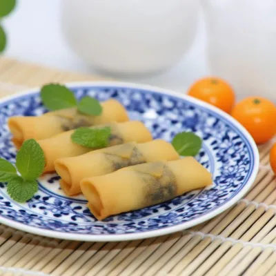 Halal Frozen Crispy Seaweed Spring Roll 15g Vegetarian Ready to Fry Wholesale Box Pack for Catering and Retail