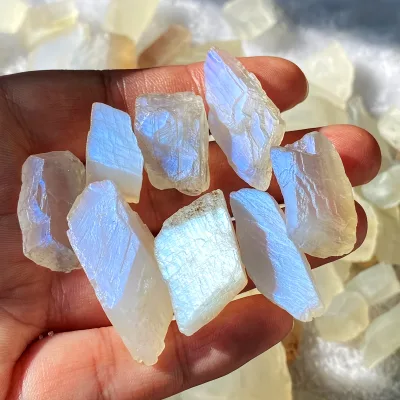 Wholesale Natural Blue Moonstone Raw Stone Crystal Craft Blue Flash Moonstone Rough Stone for Garden Decor & DIY Pendent