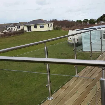 Wind Resistant Heavy Duty Post Glass Railing For High Rise Seaside Apartment Balcony