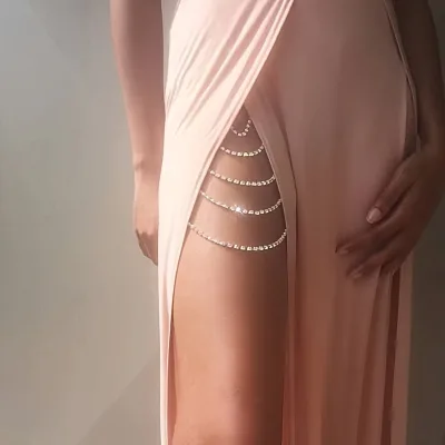 Fashionable Women's Multi-Layer Rhinestone Leg Chain Sexy Elastic Rope Leg Strap with Shiny Zircon Body Jewelry for Nightclubs