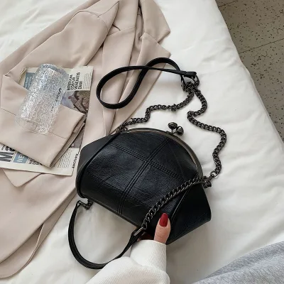 Fashionable Women's Retro Chain Crossbody Bag Embroidered Clip Mini Style Stone Pattern Shell Waterproof PU Bag Messenger Bag