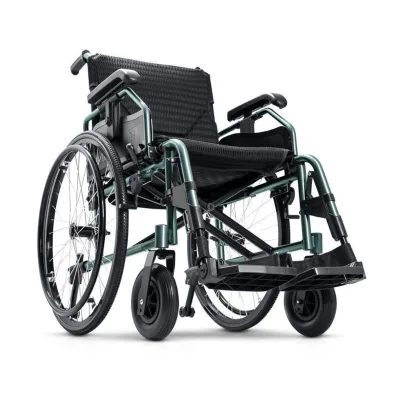 100kg Capacity Removable Footrests Portable Steel Lightweight Durable Manual Wheelchair CE Certified Class II 1-Year Warranty