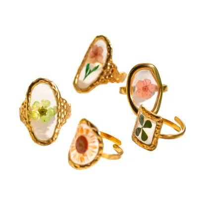 Fashion Handmade Gold Plated Women's Waterproof Stainless Steel Resin Bohemian Love Heart Dried Flowers Engagement Wedding Ring