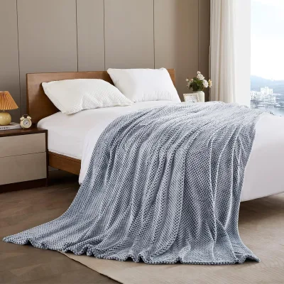 Soft and Comfortable Woven Fluffy Quilt Real Christmas Decorative Gift Blanket for Winter Solid Pattern for Sofa Bed or Pets