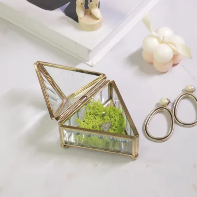 Wholesale Triangle Glass Jewelry Box with Gold Metal Frame, Pyramid Lid and Chain for Jewelry Storage and Ring Display
