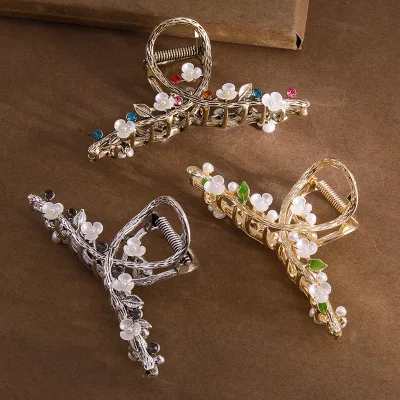Simple Flower Pearl Metal Hair Clip Women'S Cross Hair Claw Clip