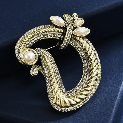 Luxury Brooch for Coat Ornament Fashion Crystal Pearls D Letter Buckles Shirt Corner Brooches Decoration Jewelry Gifts
