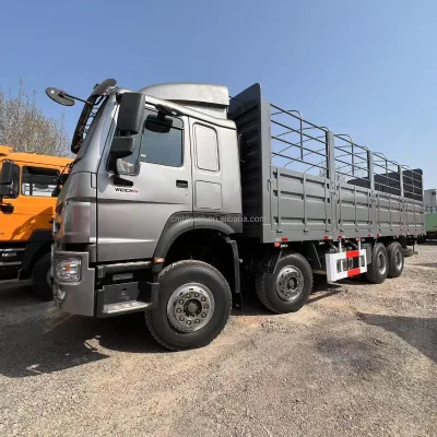 Chinese Manufacture HOWO Truck Air Bag Suspension Seat Pig Livestock Transport Heavy Duty Box Cargo Truck in Stock