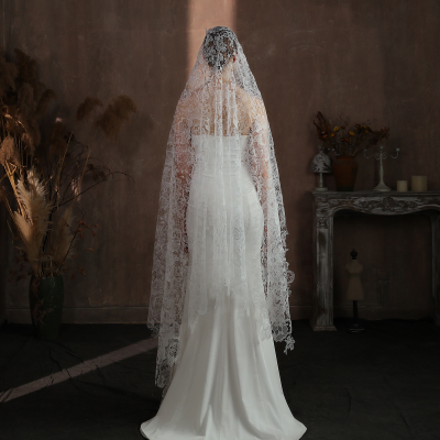 Princess Wedding Veils Fingertip Veil Lace One Layer Wedding Veils With Comb 150cm Length 130cm Width Retro Style Bridal Veil