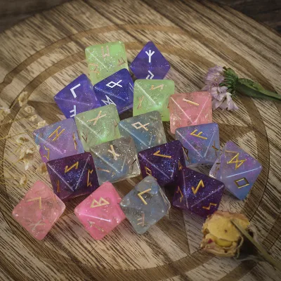 Resin Carved 8-sided Fantasy Starry Sky Lun Dice Letter Western Ritual Prop D8 Viking Runi Dice