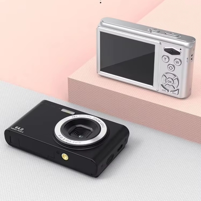 4K Ultra HD Video 2.8" LCD Screen 18X Digital Zoom Digital Camera with Rear Selfie Lens