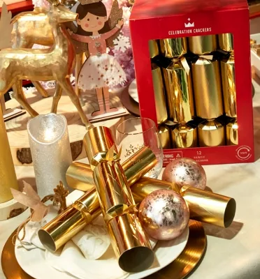Shiny Gold Foil Christmas Crackers Red Window Gift Box Recyclable Paper Celebration Crackers Christmas Dinner Table Party Decor