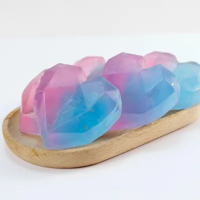 Handmade Natural Pure Grade Skin Cleansing and Brightening Soap High Quality Transparent Heart-Shaped Bulk Sales Solid Form