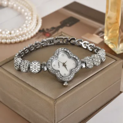 Women's Classic Silver Fashion Watch Clover Quartz Wristwatch Featuring Antique Alloy Glass Feminine Flower Band Clock for